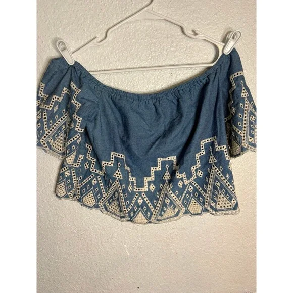 mi ami for francesca’s Embroidered Off-Shoulder Top - Picture 1 of 2